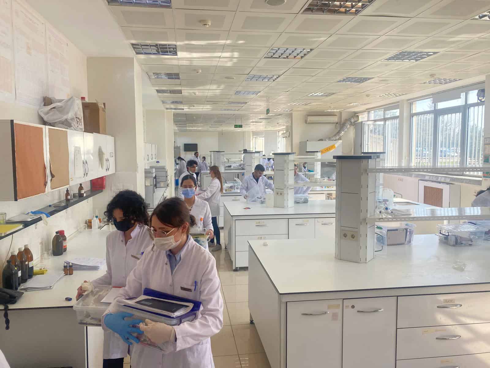 Dicle Ünv Eczacılık Fak Ögr Lab